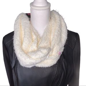 NWT Cuddl Duds Plush Knit Scarf